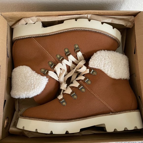 NWT Brown Suede Winter Boots with Sherpa Lining - Picture 1 of 2